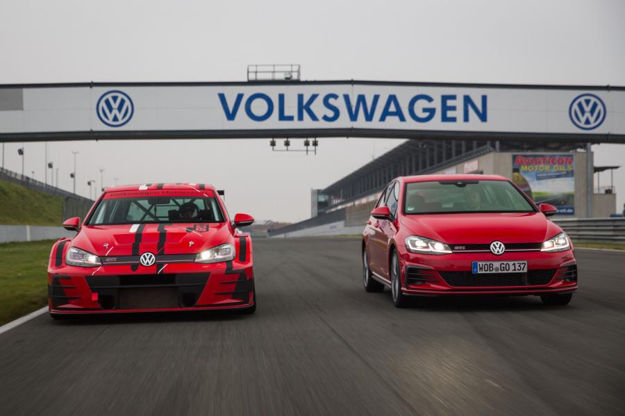  Volkswagen Golf GTI 5-Door 2017 года  (WW) (фото 17 из 19)